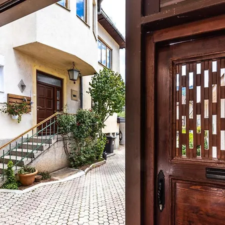 Apartment Avlija - Historic Gem *